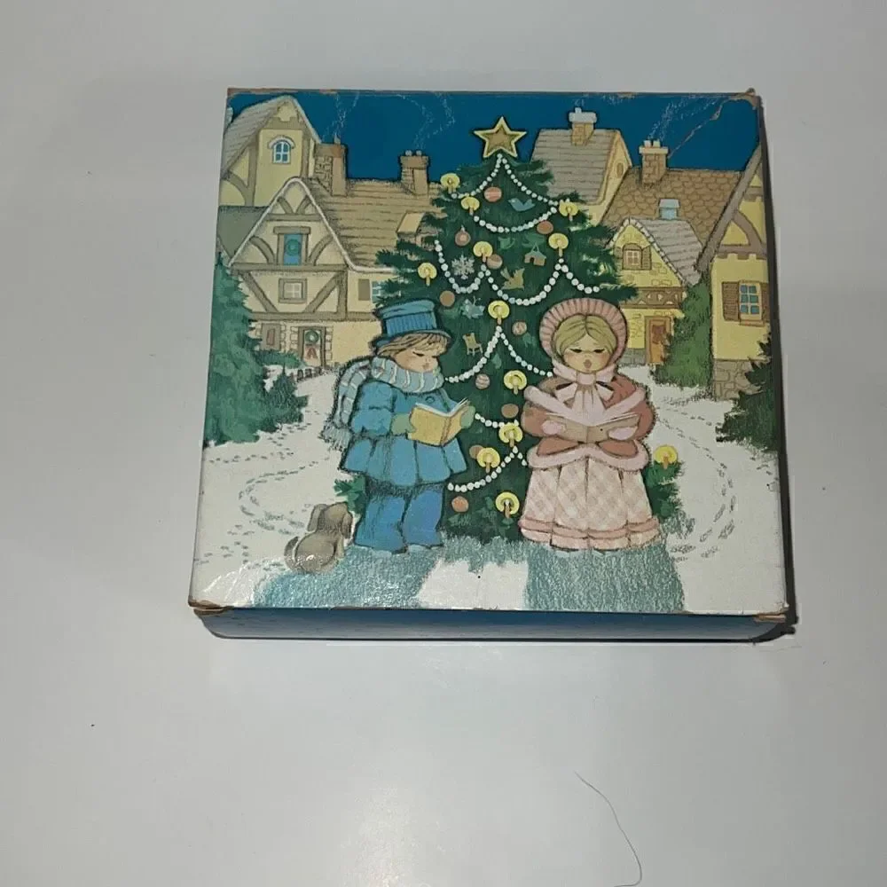 Avon Christmas Carollers Fragranced Soaps Vintage VTG Special Occasion Set of 2